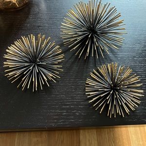 Wall decor metal spheres